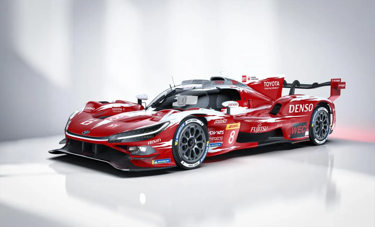 La TR010 doit rejoindre la GR010 Hybrid et la TS050 Hybrid au palmarès des 24 Heures du Mans